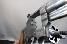 Load image into Gallery viewer, 123:   Smith &amp; Wesson Model 66-2 in 357 Mag with 2.5&quot; Barrel.
