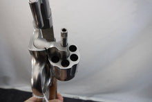 Load image into Gallery viewer, 123:   Smith &amp; Wesson Model 66-2 in 357 Mag with 2.5&quot; Barrel.
