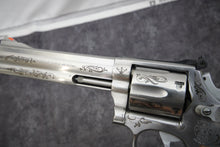Load image into Gallery viewer, 18:  Smith &amp; Wesson Model 686-3 in 357 Mag with 6&quot; Barrel and Class C Engraving
