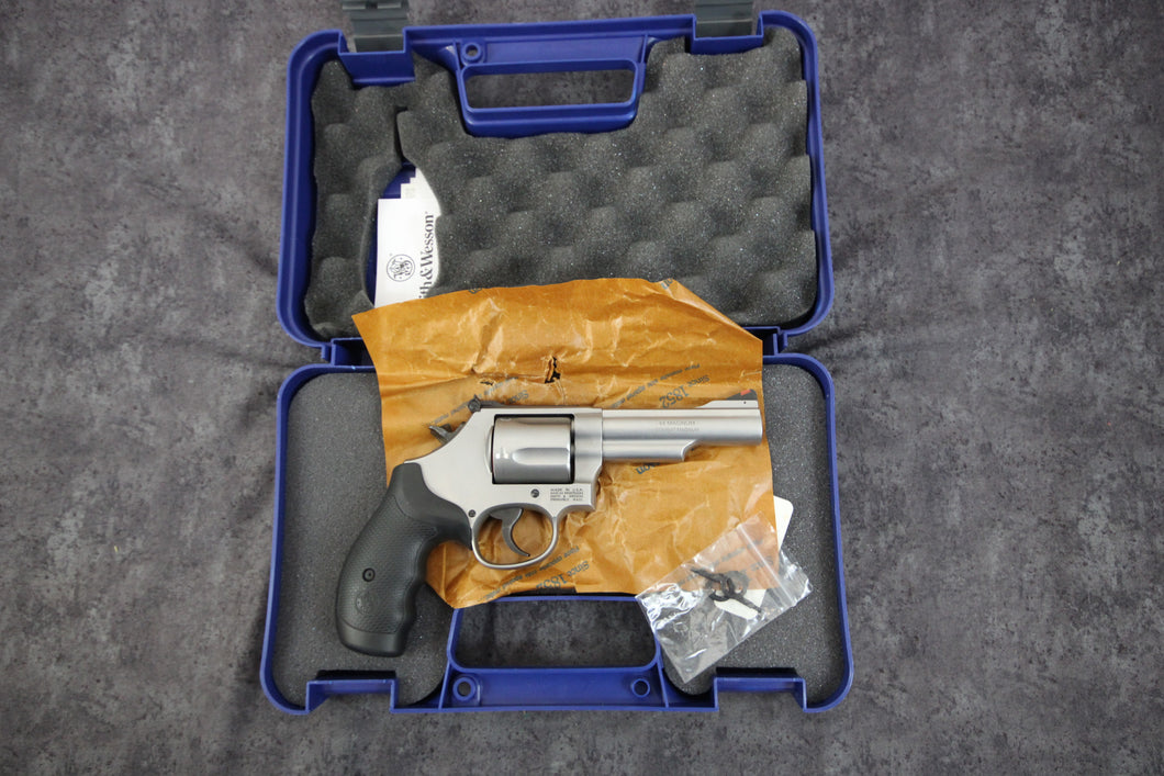 149:  Unfired Smith & Wesson Model 69 Combat Magnum in .44 Mag with 4 1/4