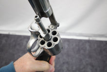 Load image into Gallery viewer, 40:   Smith &amp; Wesson Model 686 No-Dash in 357 Mag with 6&quot; Full Lug Barrel.
